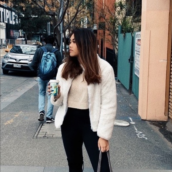 White fluffly jacket - Picture 5 of 5